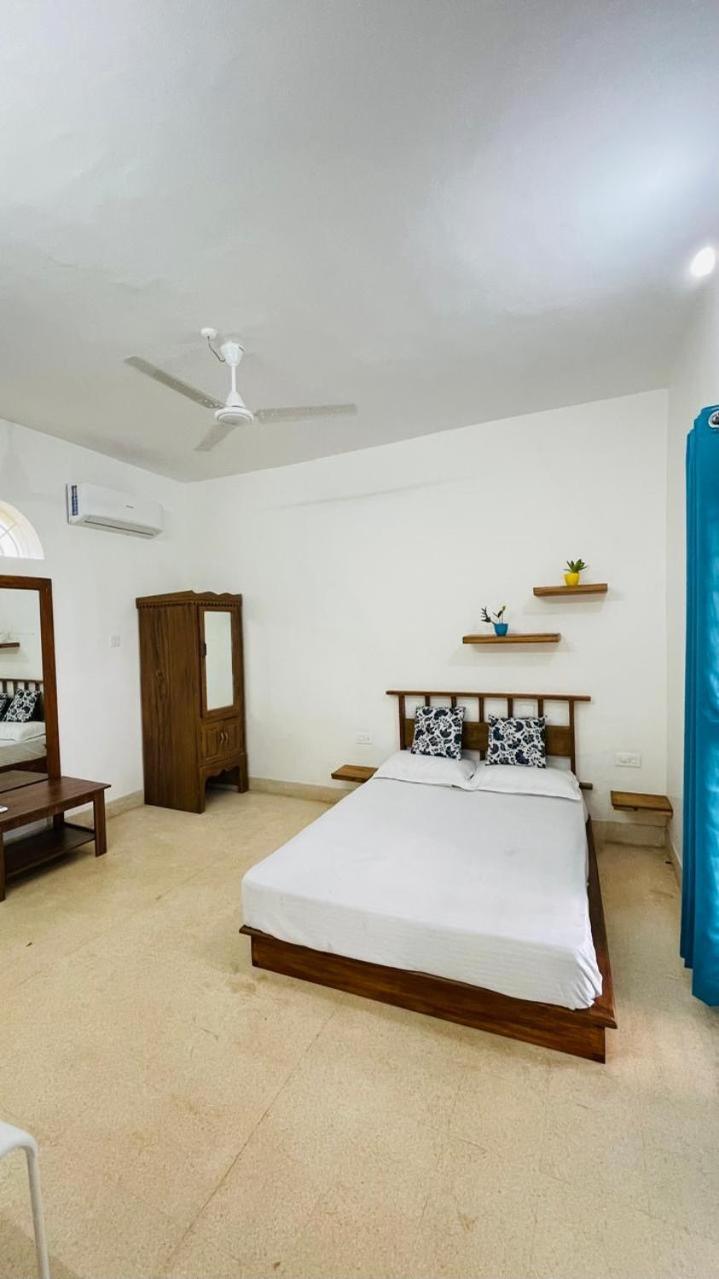 Jaladarshini Lakeside Gardens Bed & Breakfast Kollam Exterior photo