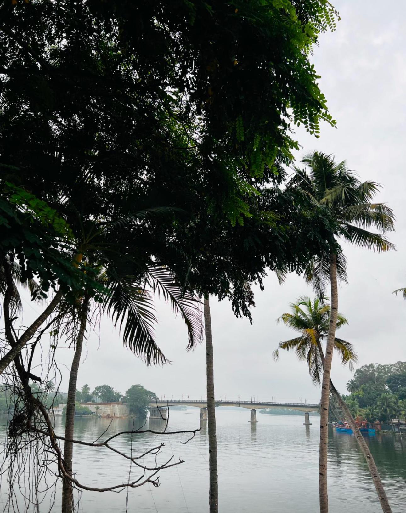 Jaladarshini Lakeside Gardens Bed & Breakfast Kollam Exterior photo